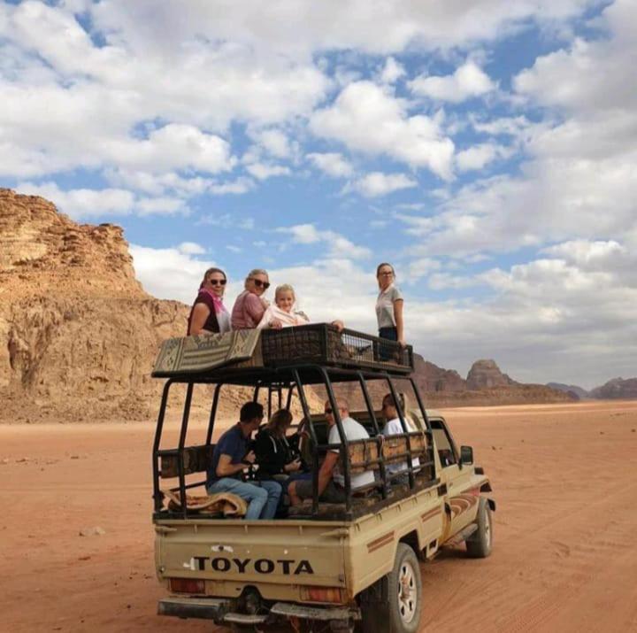 Moon City With Jeep Trips Wadi Rum Exterior foto
